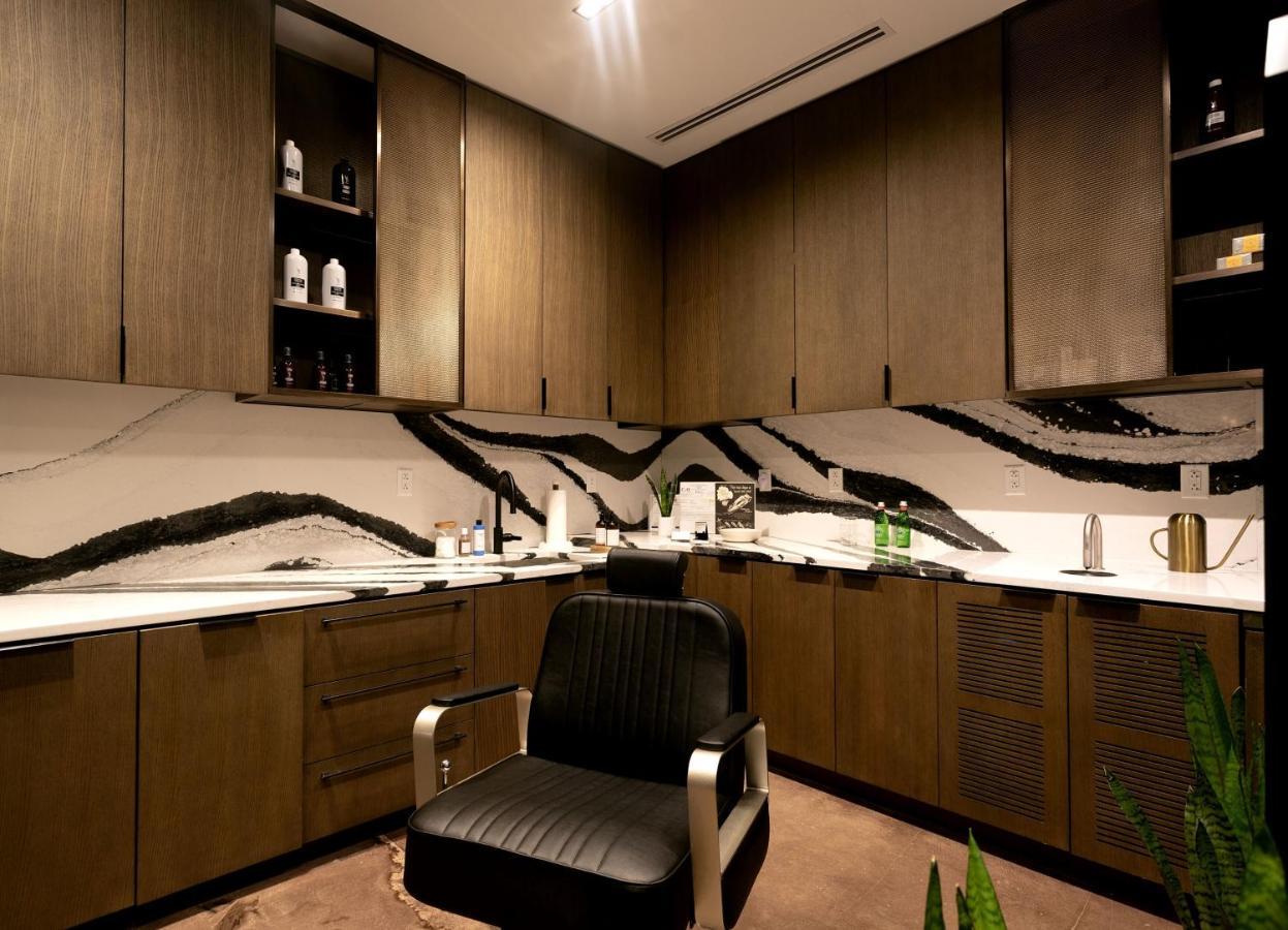 Vignette Collection Yours Truly Dc By Ihg Washington Luaran gambar The interior of a barbershop in Dubai, United Arab Emirates