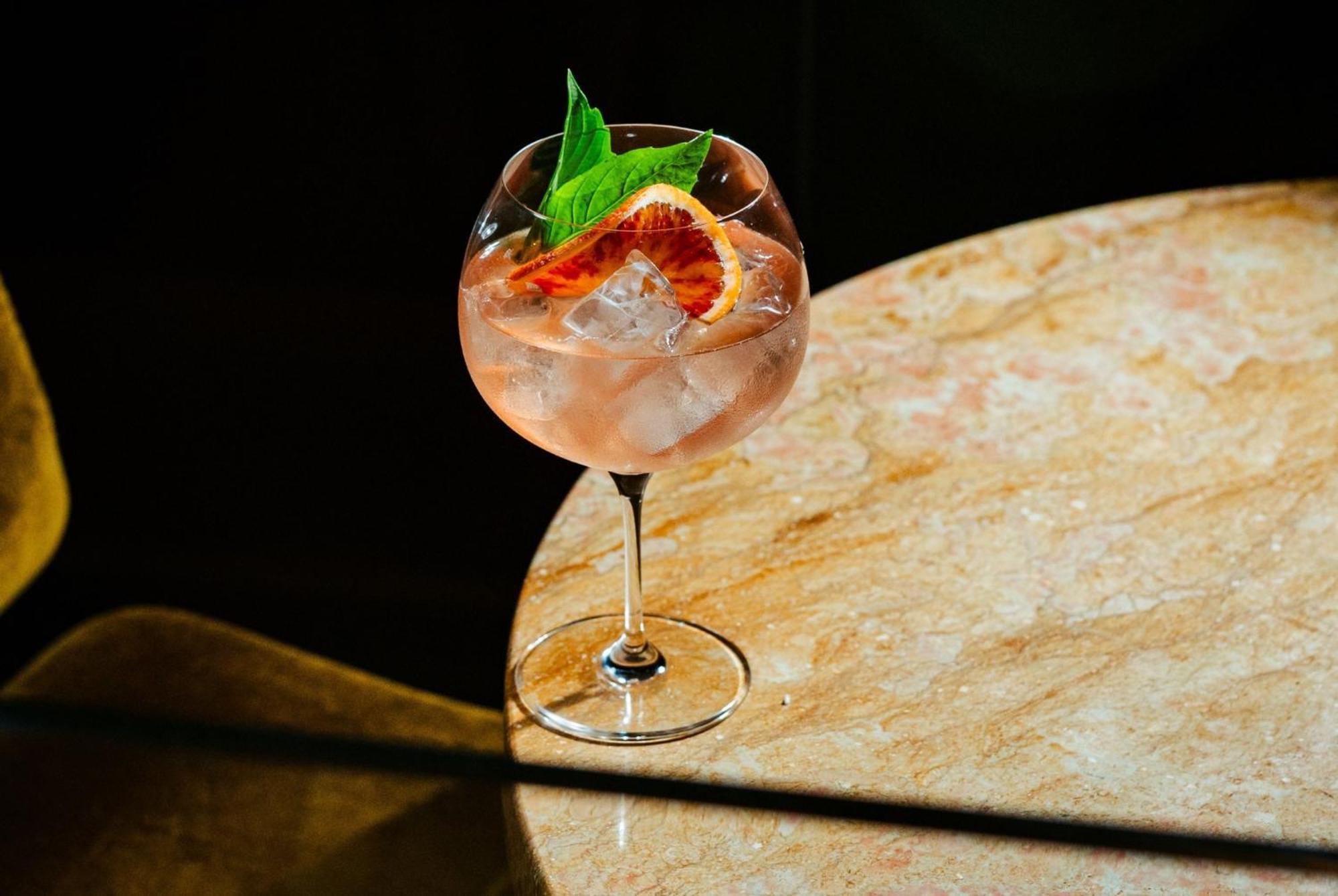 Vignette Collection Yours Truly Dc By Ihg Washington Luaran gambar A pink gin and tonic