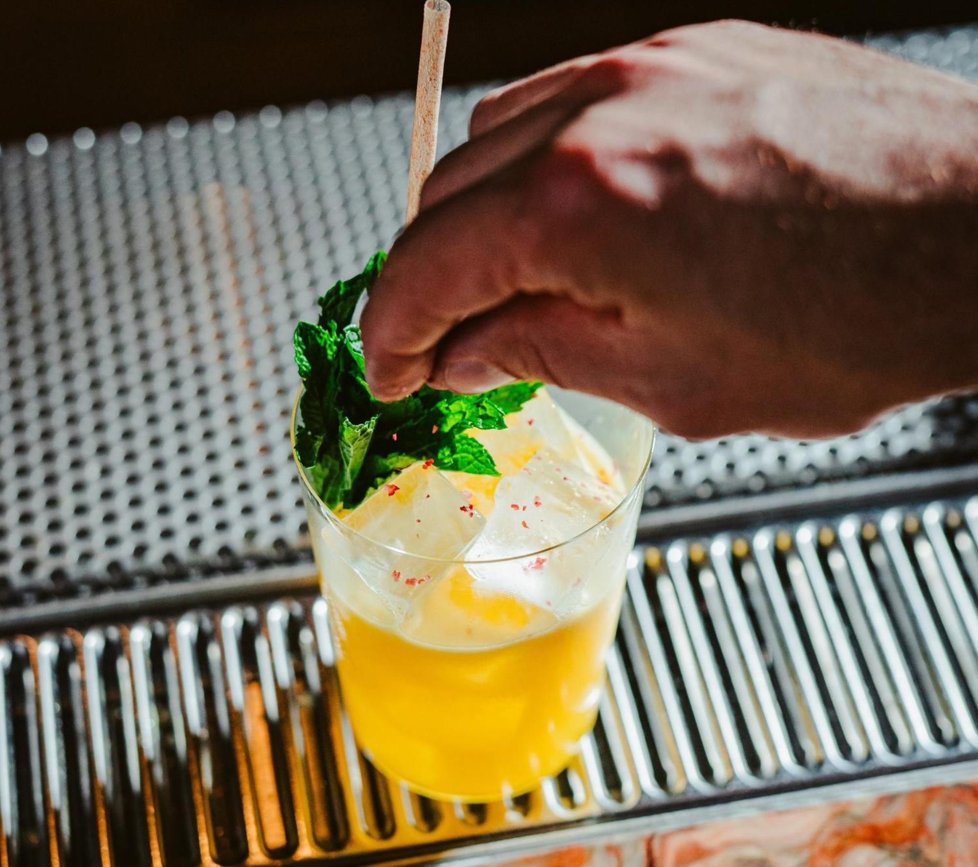 Vignette Collection Yours Truly Dc By Ihg Washington Luaran gambar A bartender garnishes a cocktail with mint.